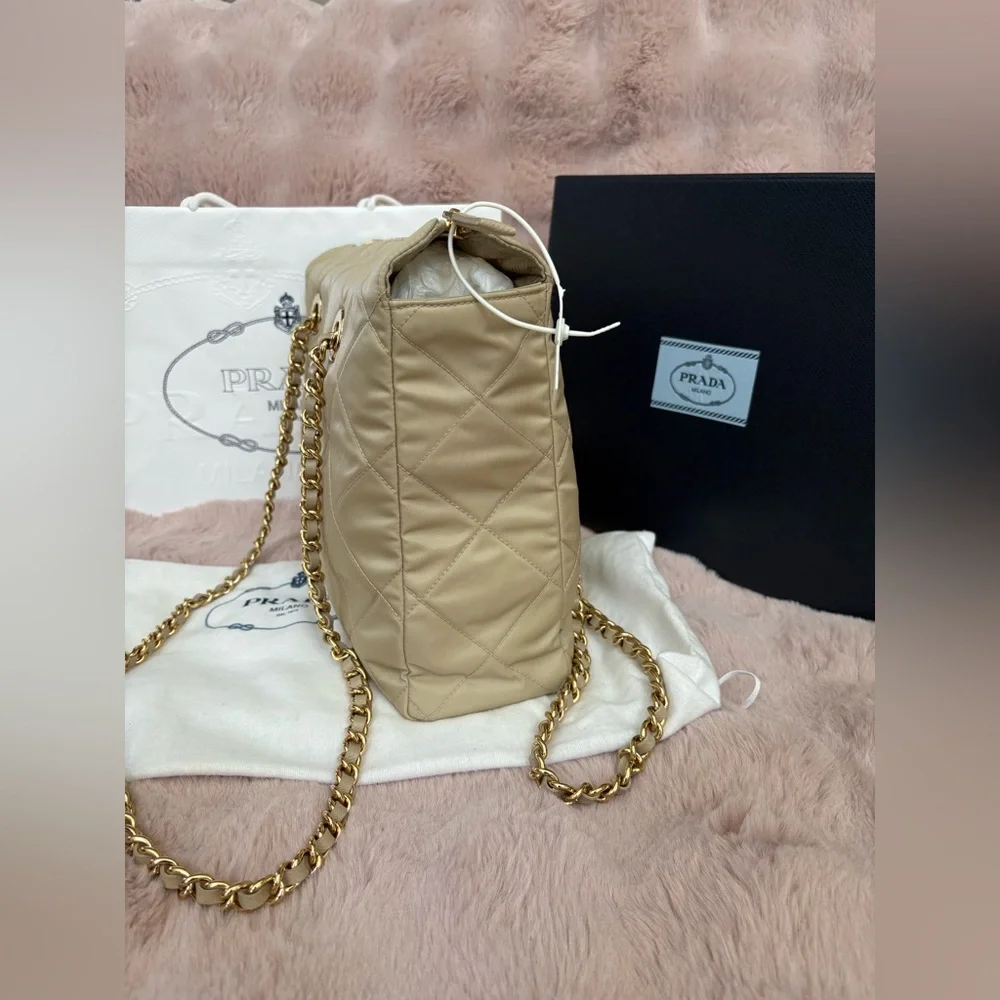Prada Cream Quilted shoulder Bag with Gold Chain - Picture 4 of 13